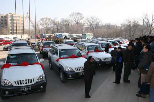 為基層環(huán)保執(zhí)法部門配發(fā)15輛環(huán)境監(jiān)察車