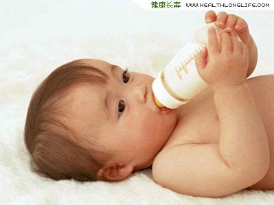 用牛奶喂養嬰兒的三大誤區