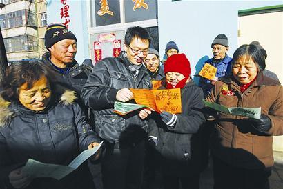 自制環保賀卡宣傳低碳生活理念