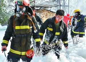 重慶一家化工廠鍋爐發生爆炸(組圖)