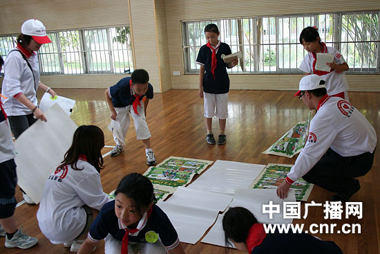 匯豐志愿者與蘇州新區(qū)實(shí)驗(yàn)小學(xué)共享環(huán)保活動(dòng)課