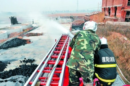 河南廢棄化工廠毒氣泄漏數百平米草木枯死(圖)