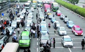 新能源車隊巡游深圳城
