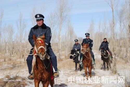在內(nèi)蒙古自治區(qū)敖漢旗古魯板蒿鄉(xiāng)哈拉勿蘇村，活躍著一支由5位壯漢和5匹馬組成的馬上護(hù)林隊(duì)