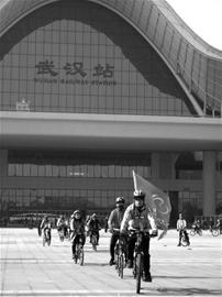 圖文：健康騎行倡環(huán)保