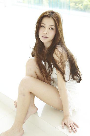 圖文：李毓芬發寫真書-李毓芬秀美腿