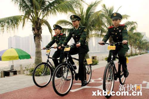 低碳環保執勤邊防五支隊騎自行車巡邏