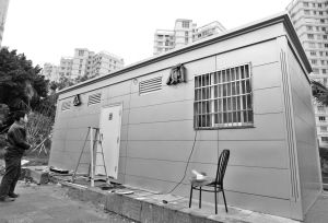 溫州首座智能環(huán)保移動(dòng)公廁在市區(qū)黎明東路洪殿公交站旁免費(fèi)對(duì)外開(kāi)放。