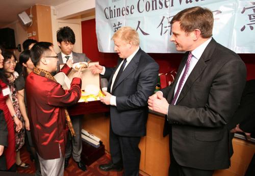倫敦市長訪唐人街冀攜手華人同創(chuàng)安全環(huán)保奧運