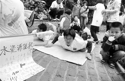 圖文：行為藝術？環保宣傳！