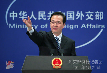 2011年4月21日，外交部發言人洪磊主持例行記者會。 