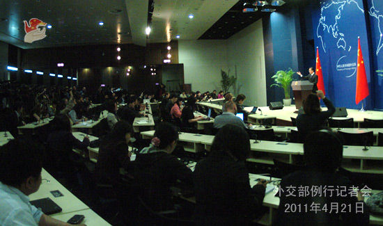 2011年4月21日，外交部發言人洪磊主持例行記者會。 