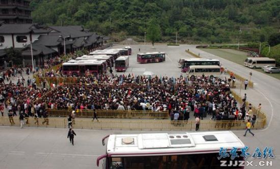 武陵源190輛環(huán)保車全部投入旺季景區(qū)客運(yùn)