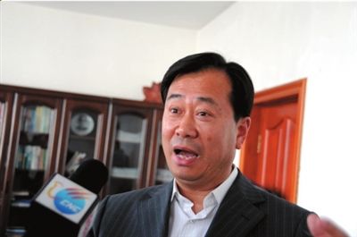 當事人郭東波接受采訪。新華社發