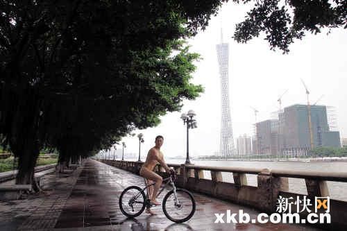 區(qū)志航獨(dú)自裸騎宣傳環(huán)保對集體裸騎有所保留