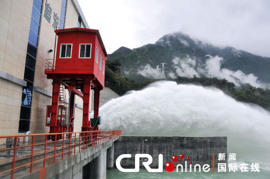 西藏水電工程重環保光明送進藏民家(組圖)