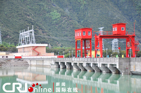 西藏水電工程重環保光明送進藏民家(組圖)