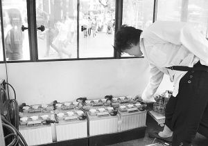 環保“鐺鐺車”喜迎建黨90周年
