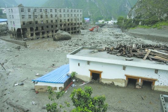 泥石流凌晨沖毀化工廠氯氣泄漏125人送醫(yī)