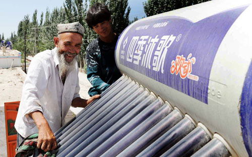 阿克蘇農民用上太陽能熱水器