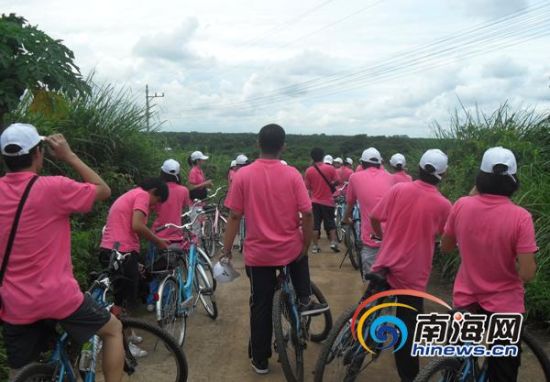 海口高考學(xué)子騎游慢行倡導(dǎo)綠色環(huán)保低碳出行