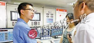 工廠管理人員接受調查 重慶晚報記者 畢克勤 攝