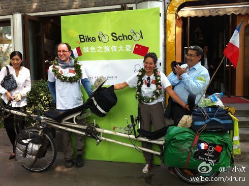 一對法國年輕情侶騎自行車6個月傳播環(huán)保理念。