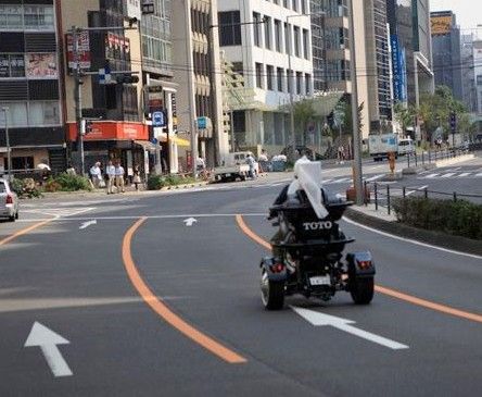 馬桶摩托車從日本九州總公司出發，經過1400公里的路程最后將到達東京世田谷區的TOTO技術中心。