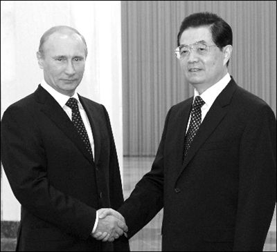 昨天，胡錦濤在北京人民大會堂會見普京。新華社發