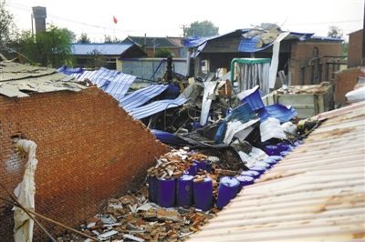 北京1家化工廠爆炸周邊數(shù)十房屋受損(組圖)