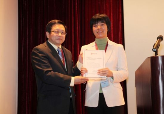 北京大學工學院常務副院長張東曉和國家能源局新能源與可再生能源司董秀芬處長
