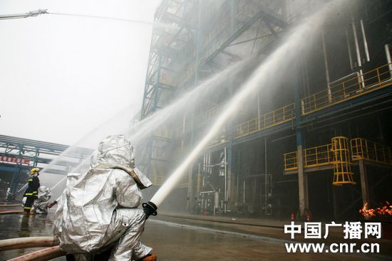 南京市舉行重大化工事故應(yīng)急處置演練