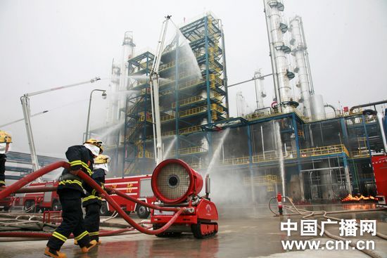 南京市舉行重大化工事故應(yīng)急處置演練