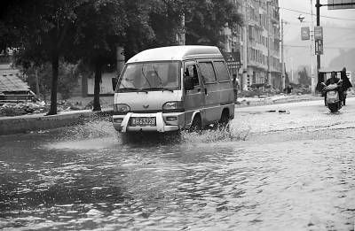 貴州榕江為環保建水路車輛進城先洗輪胎