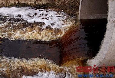 鎮江國際化工園兩河污水入江環保人員司空見慣