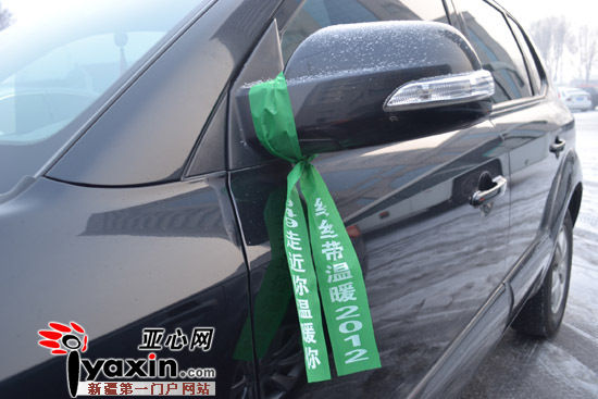 新疆949交通廣播“綠絲帶”為環(huán)衛(wèi)工人送環(huán)保口罩