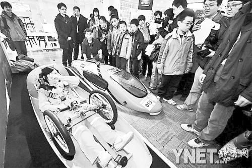 大學生打造“清潔能源賽車”