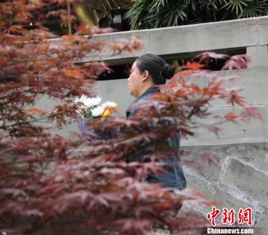 重慶一陵園清明舉行追思音樂會市民贊文明環保