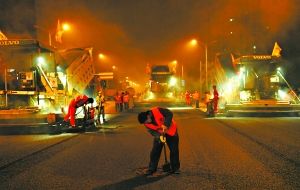 500米廣安路5小時“穿上”環保衣