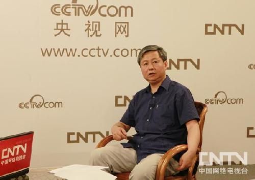 5月11日，環境保護部環監局局長鄒首民做客中國網絡電視臺演播室。