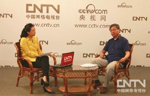 5月11日，環境保護部環監局局長鄒首民做客中國網絡電視臺演播室，以“遏制重金屬污染”為題與網友進行在線交流。