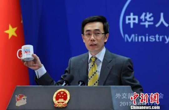 中國政府力倡節(jié)能環(huán)保外交部發(fā)言人打起節(jié)水廣告