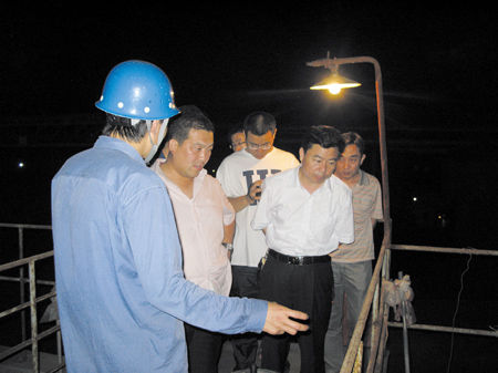 沂源縣環(huán)保局對(duì)縣域重點(diǎn)水污染企業(yè)治污設(shè)施進(jìn)行夜查