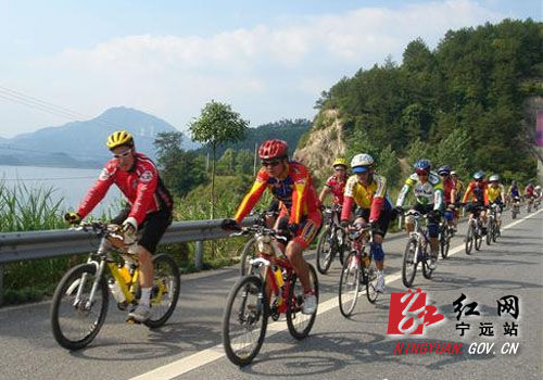 寧遠縣：宣揚低碳環保掀起自行車運動熱潮（圖）