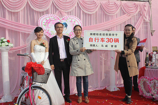 津市市：低碳環(huán)保自行車婚禮格外浪漫（圖）