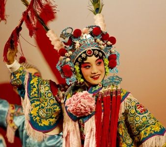 全球綠色環保兒童大使李泓燕表演京劇