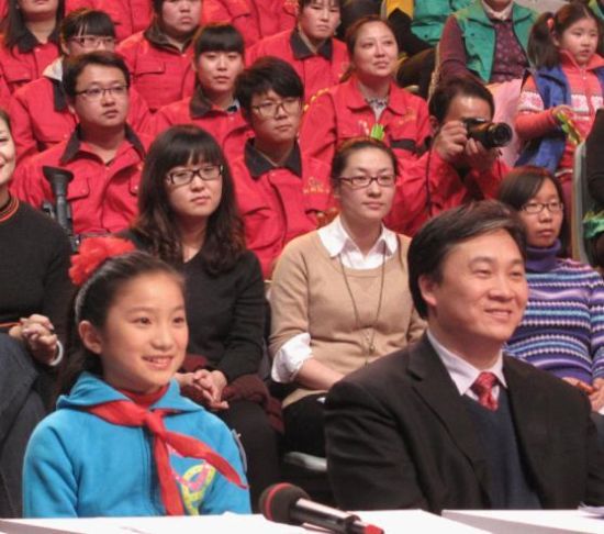 臉上總是掛著自信微笑的“小評委”李泓燕和“大評委”中華環(huán)保基金會主任李京華