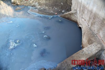 企業(yè)排污還是酸雨抑或是企業(yè)清淤不慎外排污水，污水的來源成迷。