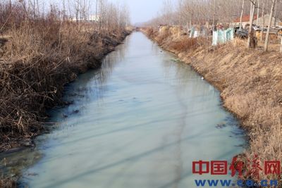 這一渠污水流淌了多久，是村民所說的兩年多還是園區(qū)和企業(yè)所說的只流了幾天?