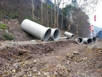 正在擴(kuò)建的排污管道 